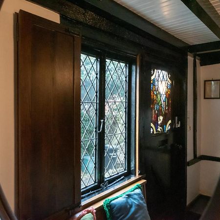 15Th Century Tiny Character Cottage-Henley Centre Exterior foto